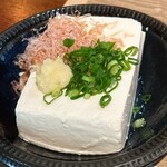 イザカヤ 山角 - 名物！山角のおばんざい定食　ごはんを冷奴1丁に変更しました