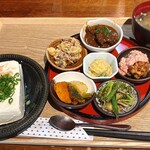 イザカヤ 山角 - 名物！山角のおばんざい定食　1000円税込