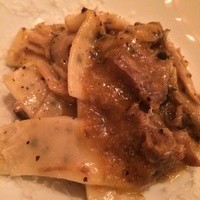 アルヴェアーレ - 仔牛すね肉ラグーソースの幅広パスタ