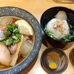 地鶏と蟹 中華そば 榊 - 料理写真: