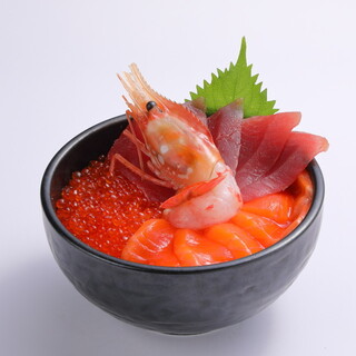 自慢の海鮮丼