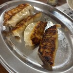 ミツワ食堂 - 餃子は焼きすぎ（汗）