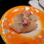 廻る富山湾 すし玉 富山駅店 - カワハギ肝付（ポン酢をかけてもらった）