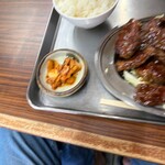 鉄板スタミナ 肉焼や - 
