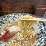洛二神 - 麺とスープの絡まり具合