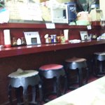 玉蘭 - カウンター席は６席です。