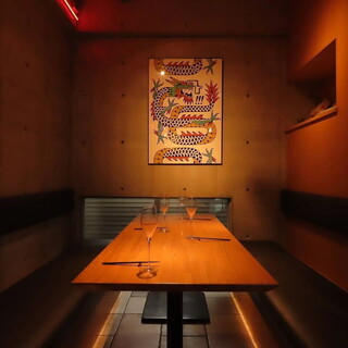 モダンな店内で大人数の飲み会に。20名様以下での貸切は店舗までご相談ください。