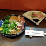 呑喰処 やまいち - おでんと刺身盛り合せ