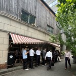 森のブッチャーズ - 店前の行列