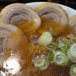 長町ラーメン - チャーシュー麺は麺普通盛りでも丼が大きくなります*\(^o^)/*
      ※推定チャーシュー量150g位かな？