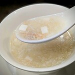中華料理 徳武 - セットのスープはちゃんと蟹肉入で、しっかり美味しい♡