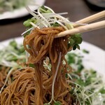 中華料理 徳武 - 山盛りのカイワレと白髪葱がポイント高い〜♪
