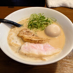 らあめん彩鶏どり - 料理写真:鶏白湯らあめん醤油・味玉（紅花たまご）
