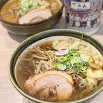 ラーメン 郷 - 正油ラーメン＋ワンタン