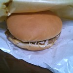 ロッテリア - 期間限定カレー屋さんのカレーチーズバーガー。