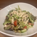 地鶏と旬菜 いとう - 鶏ささみ使用の蒸し鶏サラダです。