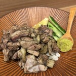 地鶏と旬菜 いとう - 百笑村様のメスのみやざき地頭鶏を使用しております。