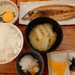 ひもの野郎 - 大盛無料、卵追加です。