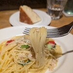 マンジャ エ ベーヴィ!! - 別の日のパスタランチ(鶏のラグーとチンゲン菜のビアンコソース)1,300円✨️挽肉と野菜がしっかり感じれるオイルソース。こちらの乾麺の方が好みでした！