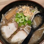 札幌飛燕 - ニンニクチップがアクセントですね