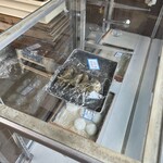 景山餅店 - ガラスケースに陳列中の柏餅