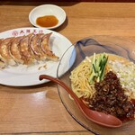 大阪王将 - 料理写真:冷やし担々麺(餃子セット)/1,180円♪