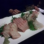 MATSUKAME - お刺身盛合せ。特に鯛が美味しかった！