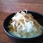 麺房 十兵衛 - ご飯ともやし