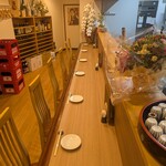 地鶏と旬菜 いとう - 広々としたカウンター席が6席ございます