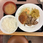ランチハウス ミトヤ - D スパイシー焼肉とメンチカツ　1,100円　ライス大盛り無料