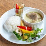 大山鶏と彩り野菜のグリーンカレー