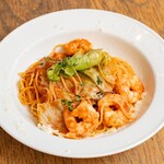 ハーブ海老とレタスのアンチョビトマトパスタ