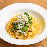 レモン香る和歌山しらすと白だしおくらのペペロンチーノ