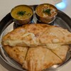 フルバリ - 2種類のカレーとチーズナン