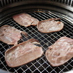 焼肉きんぐ - 塩ダレ豚タン