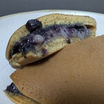 あんこ屋 Suzu - 料理写真:ブルーベリー どら焼き