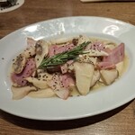 神田の肉バル RUMP CAP - エリンギマッシュルーム炒め