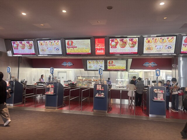 Tomorrowland Terrace - Tokyo Disneyland Station/Hamburger | Tabelog
