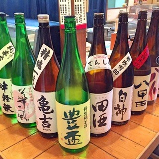 地元の銘酒や希少価値の高いお酒を多数取り揃えております。