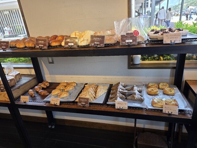 トールペイント　Bakery ベイカリー　海 海辺のパン屋 La La Bakery （ララベーカリー） - 仙崎/パン | 食べログ