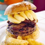エーエス クラシックス ダイナー - アップルスモークベーコンバーガーwithビアバタポテト（3月のマンスリー）