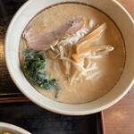 味噌ラーメン はちべえ - はちべえ味噌ラーメン　ほうれん草が嬉しいです♪