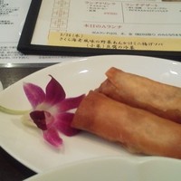 中国料理 かなめ - 蘭の花が添えられた春巻♪