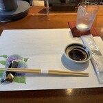 うなぎ いけだ - 白焼につく醤油。この醤油、めっちゃ美味しい。どこの醤油？さっぱり。いつも九州のお醤油使ってるせいか、美味しくてちと驚いた。白焼にぴったり！
