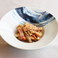 新牛蒡とベーコンの胡麻サラダ