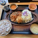 大戸屋 - 料理写真:鉄板ポークチャップ定食1460円 + 五穀ご飯大盛り60円