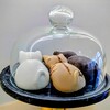 BROWN TABBY - 「秘密の後姿」フィナンシェをチョコレートコーティング。ギュッとくっついている姿は、うちの猫どもを思いだしてキャッ♡