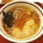 山田うどん - ダーヤマのドンウーで七味バチバチのタヌキそばシバキ倒し。