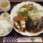 29 kitchen Masuda - 料理写真:ハンバーグとチキンのセット　2200円