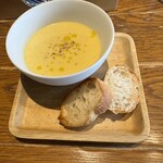 ポルスカフェ - キッシュの冷製スープ&バケット